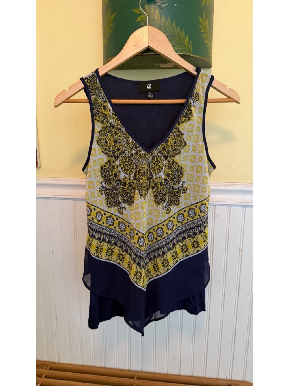 Iz Byer Yellow & Navy Sleeveless Floral Pattern High-Low Top Size S